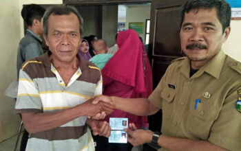 Lakukan Perekaman e-KTP, Disdukcapil Kab. Tasik Jemput Bola Sampai Pelosok