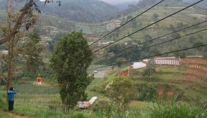 Bukan di Swiss, Gondola Ala Lembang Justru Dipakai Pertanian