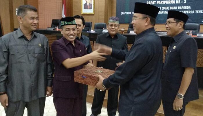 DPRD Kota Tasik Serahkan Hasil Revisi Raperda BPHTB Ke Pemkot