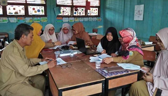 Fasilitator Daerah Program PINTAR Dampingi Sekolah di Tanjab Timur