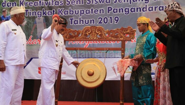 Kegiatan Pekan Olimpiade Olahraga dan Kreatifitas Seni di Disdikpora Resmi di Buka Bupati Jeje