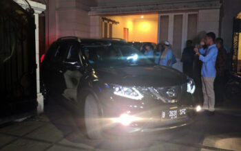 Ke Lokasi Debat, Sandi Naik Mobil Nissan X-Trail