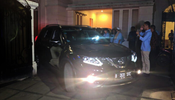 Ke Lokasi Debat, Sandi Naik Mobil Nissan X-Trail