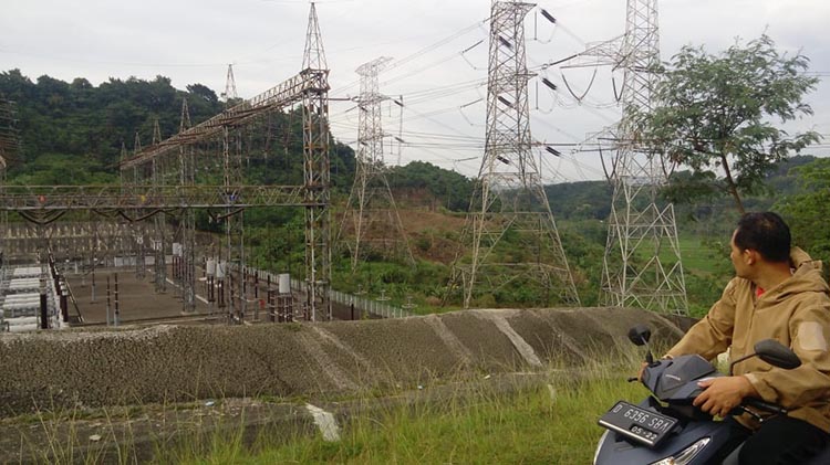 Menunggu Senja di Pabrik Listrik Saguling
