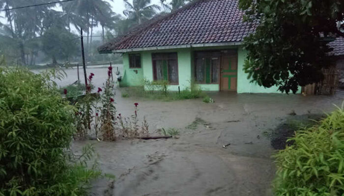 Sungai Cibanjaran Meluap, 7 Rumah Terendam