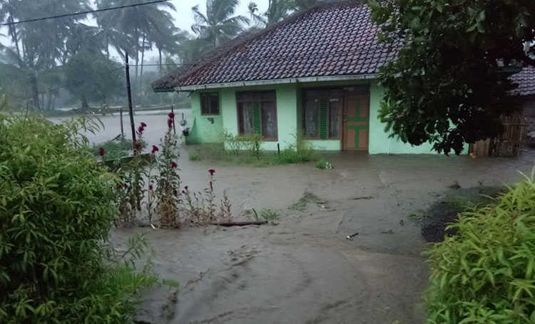 Sungai Cibanjaran Meluap, 7 Rumah Terendam
