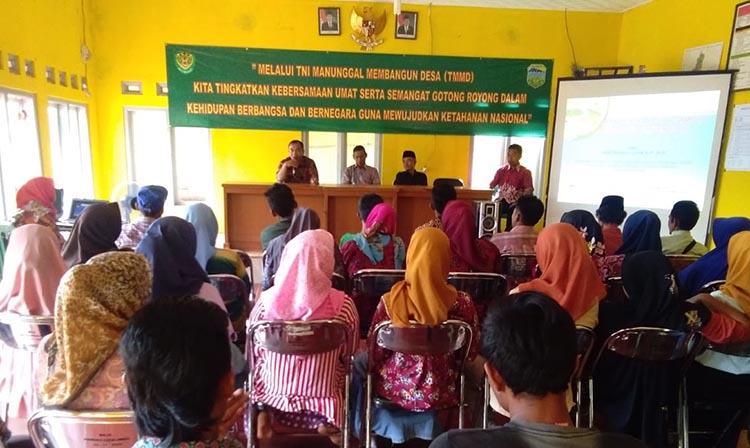 TNI Ajak Warga untuk Daur Ulang Sampah Jadi Penghasilan