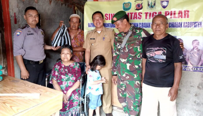 Sinergitas Tiga Pilar Berikan Bantuan Kursi Roda