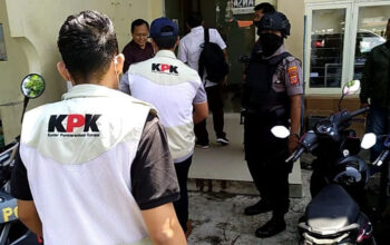 Geledah RSUD dr. Soekarjo, KPK Gondol Sejumlah Koper