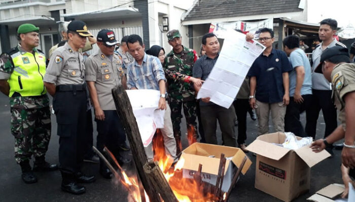 KPU Kab. Tasik Musnahkan Ribuan Surat Suara Rusak