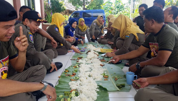 Rayakan HUT ke-69, Satpol PP Kab. Tasik Makan Liwet Bersama