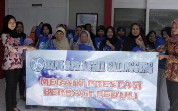 PD BPR Artha Galunggung Bagi-bagi Paket Sembako