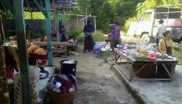 Inilah Pasar Tersepi dan Terkecil di Indonesia