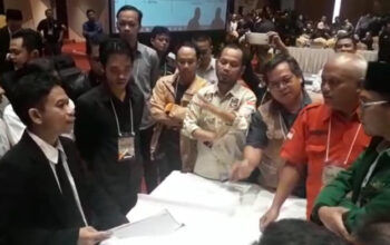 Rapat Pleno KPU Kota Tasik Diwarnai Aksi Protes