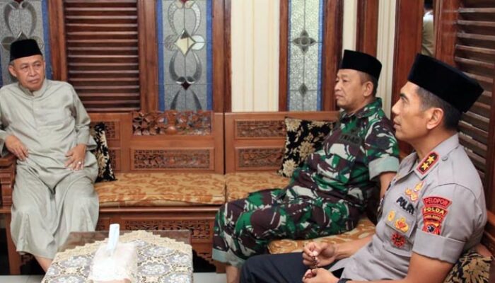 Dua Jenderal Silaturahmi ke Ponpes Sukahideung Tasikmalaya