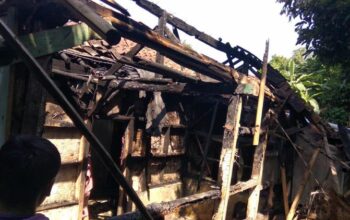 Akibat Kosleting Listrik, Rumah Yayah Ludes Terbakar