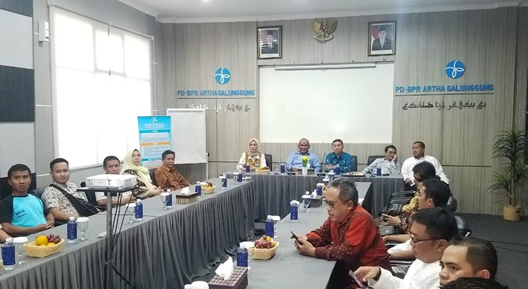 Sharing Produk, BPR Kuningan Kunjungi BPR Artha Galunggung