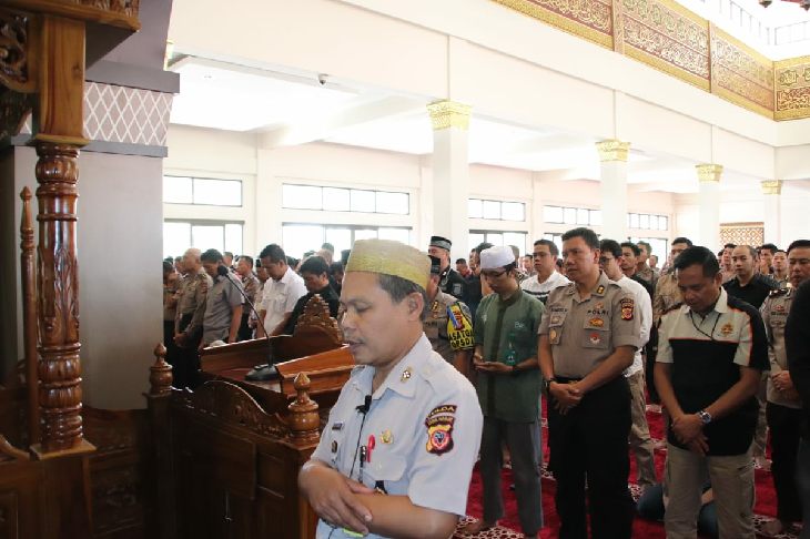 BJ Habibie Wafat, Polda Jabar Lakukan Shalat Ghaib