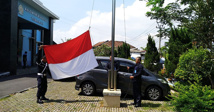 Turut Berduka, Imigrasi Pasang Bendera Setengah Tiang