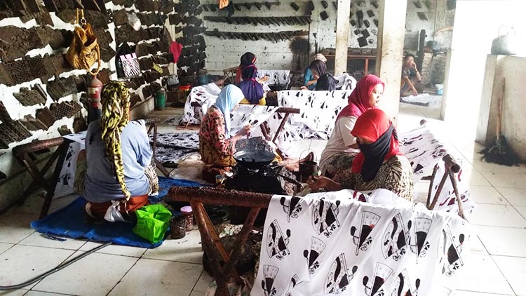 Angkat Budaya Batik Lokal Jadi Ikon
