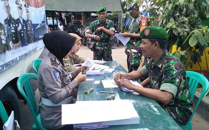 Dirgahayu Ke 74 TNI, Satlantas Polres Tasik Berikan Layanan Samling dan Simling
