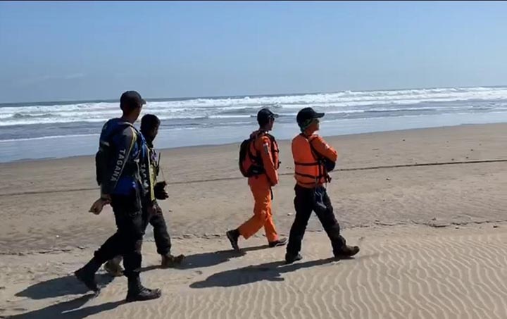 Sedang Menjala Ikan, Dadan Terbawa Ombak Laut Cipatujah
