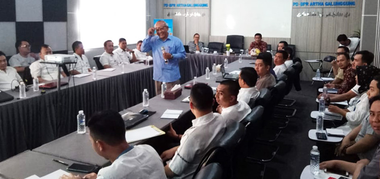Puluhan Pegawai BPR Artha Galunggung Ikuti Sosialisasi Aspek Legalitas Perkreditan