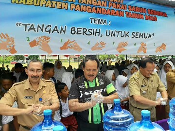 Bupati Jeje Buka Gebyar Hari Cuci Tangan Pakai Sabun Sedunia di Pangandaran