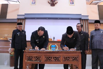 DPRD Pangandaran Sahkan 2 Rancangan Peraturan Daerah (Raperda) Menjadi Perda