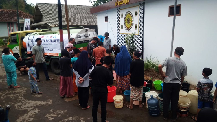 Mulai Musim Hujan, ACT Tasik Terus Distribusikan Air Bersih