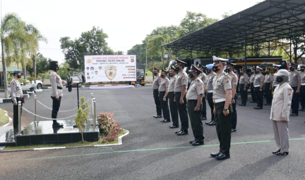 Sebanyak 58 Personel Polres Banjar Naik Pangkat