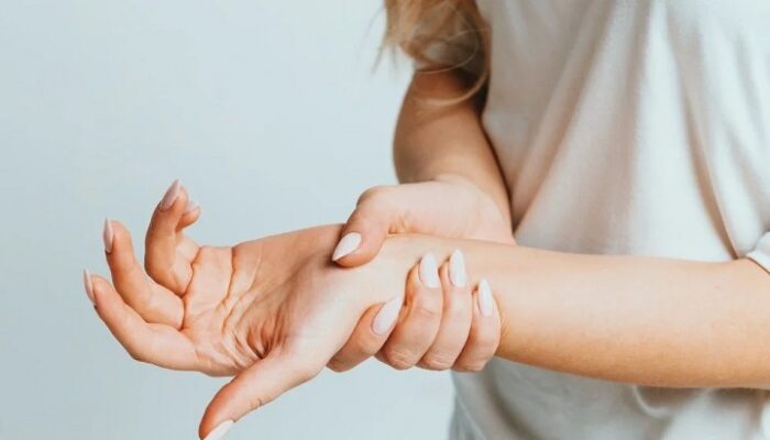 Jangan Sepelekan Kesemutan di Tangan, Kenali Penyebabnya