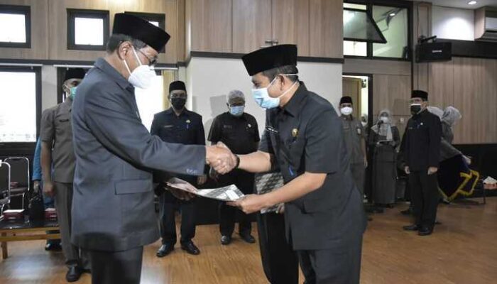 Plt Wali Kota Tasikmalaya Kukuhkan 40 Pejabat Pemkot Secara Tertutup