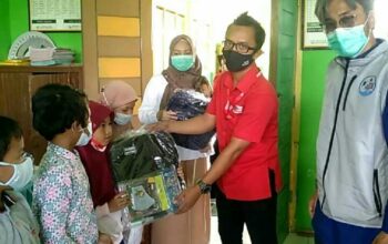 BKI Dan Alfamart Salurkan Ratusan Paket Perlengkapan Sekolah