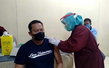 Giliran Puluhan Petugas Lapas Kelas IIB Tasikmalaya Mendapatkan Vaksin