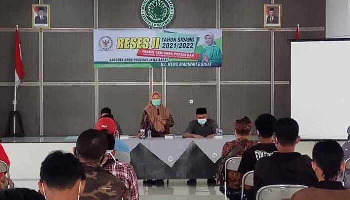 Hj. Neng Madinah Beri Pelatihan Pengelolaan Sampah Jadi Kerajinan dan Pupuk