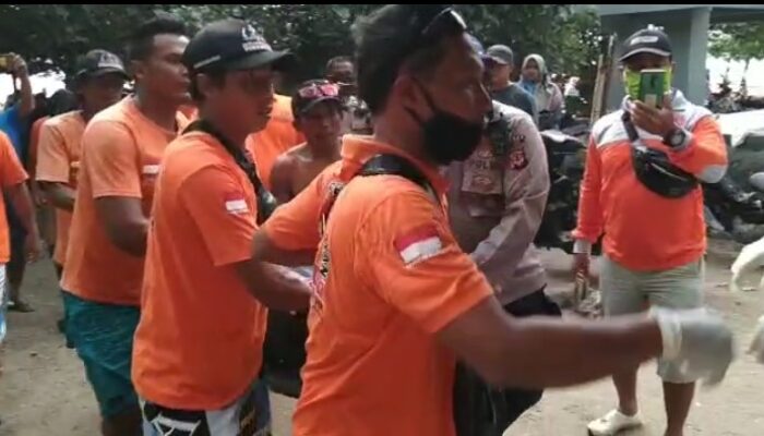 Pencari Mata Lembu Hilang Terseret Arus Pantai Pangandaran