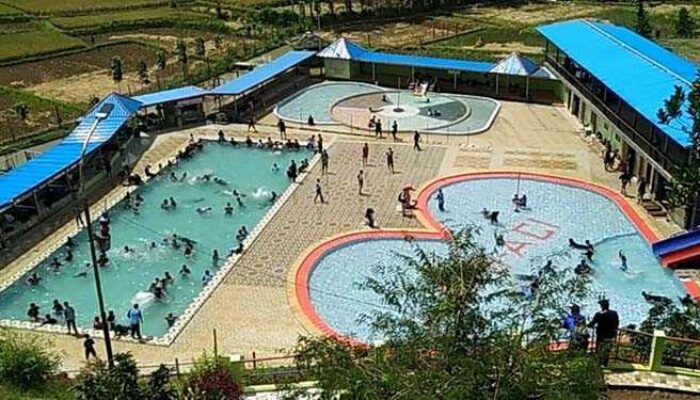 Ponpes Ibadurrohman Ajak Anak Didik Menikmati Wisata Pasir Pataya
