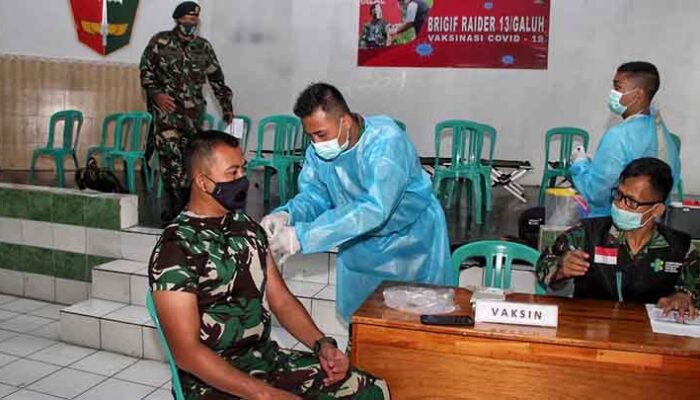 Sukseskan Vaksinasi Covid-19, Ratusan Personil Denma Brigif Raider 13/Galuh Divaksin