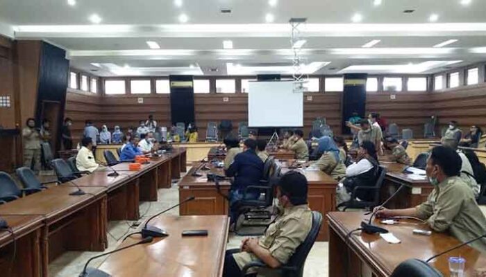 Tidak Hadirnya Kadis Porabudpar Dalam Audensi, Para Seniman Kota Tasik Kecewa