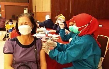 Plt Wali Kota Tasikmalaya Apresiasi Vaksinasi Lansia Tionghoa