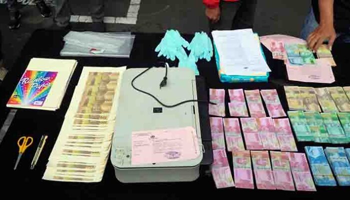 Pelaku Produksi dan Pengedar Uang Palsu Diamankan Polisi