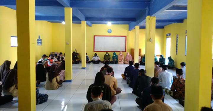 Diskopukmnaker dan Dishub Kabupaten Tasikmalaya Gelar BUBOS 2021 di Pesantren