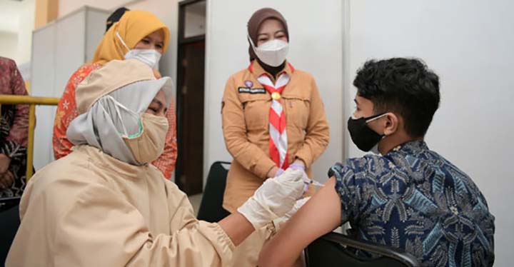 Atalia Praratya Tinjau Sentra Vaksinasi Covid-19 di Cimahi