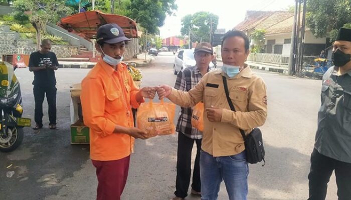 Sikapi PPKM Diperpanjang, SEV Chapter Tasikmalaya Berikan Bantuan