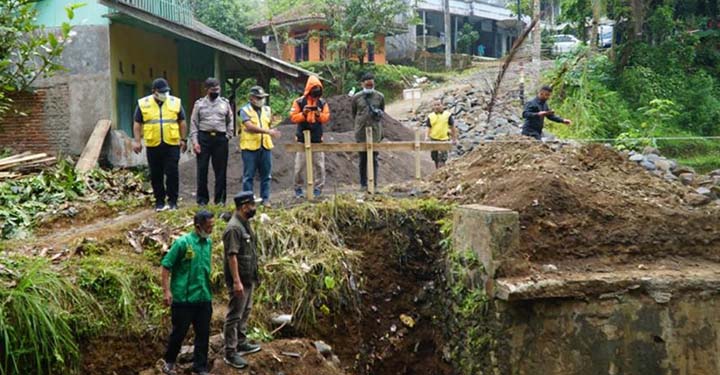 Cecep Pantau Pembangunan Infrastruktur Jalan Sirnajaya-Citalahab