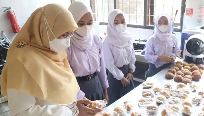 Komisi V DPRD Jabar Apresiasi Prestasi SMKN 3 Cimahi di Bidang Tata Boga