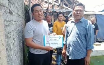 Calon Kades Mekarsari Berikan Bantuan Sumber Air Bersih Bagi Warga