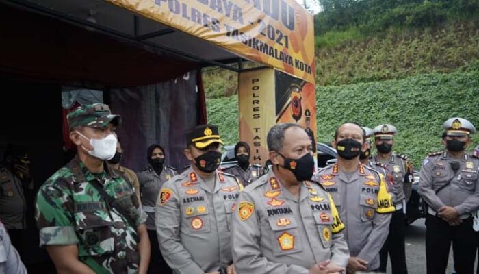 Kapolda Jabar Pantau Arus Lalin Jelang Libur Nataru di Letter U Gentong