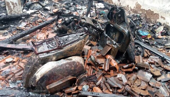 Diduga Ulah Seorang Bocah, Rumah dan Sejumlah Kendaraan di Padalarang Hangus Terbakar